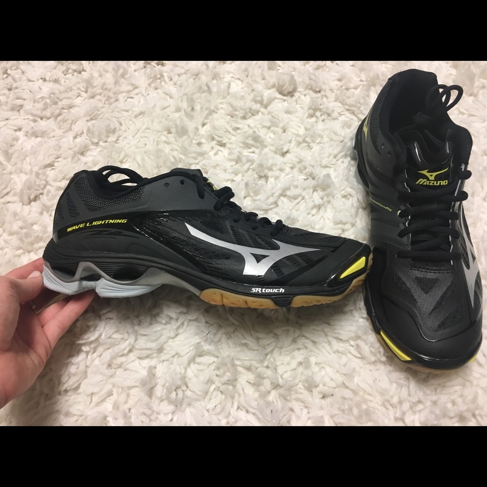 BRAND NEW Mizuno Wave Lightning volleyball shoes